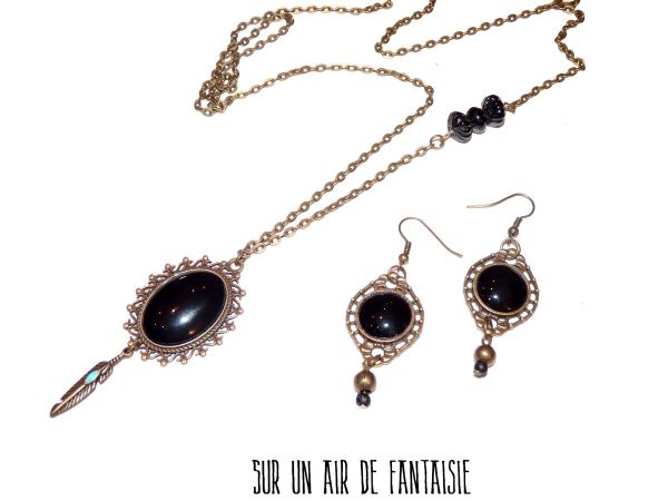 Parure sautoir + boucles d'oreilles, cabochon noir, bronze.
