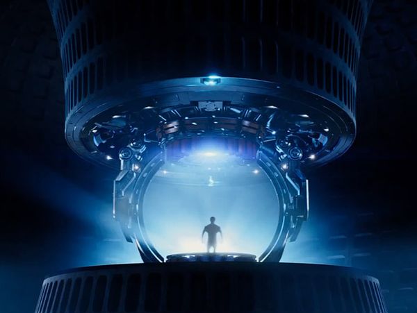 IMAGEN FOTOGRAFICA QUE REPRECENTA LA MAQUINA DEL TIEMPO DE LA PELICULA EXTERMINADOR GENESIS,ENTRE OTRAS COSAS MAS.