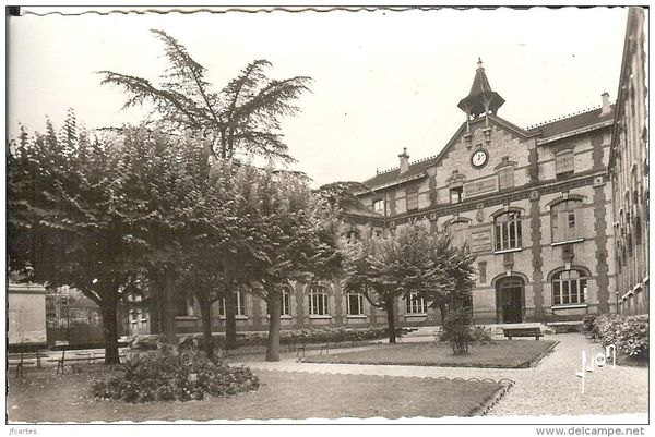 Le docteur Lasserre et sa maison d'Issy.