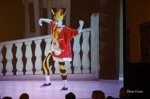Pour quelques jours le rideau de scène de "Parade", signé Picasso, est revenu au Théâtre du Châtelet.