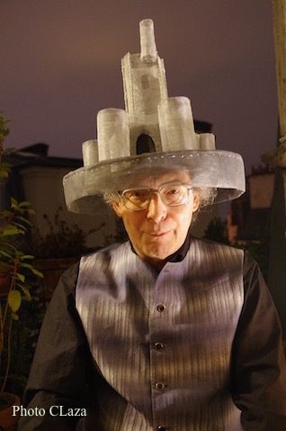 Les chapeaux et costumes de l'ami Denis