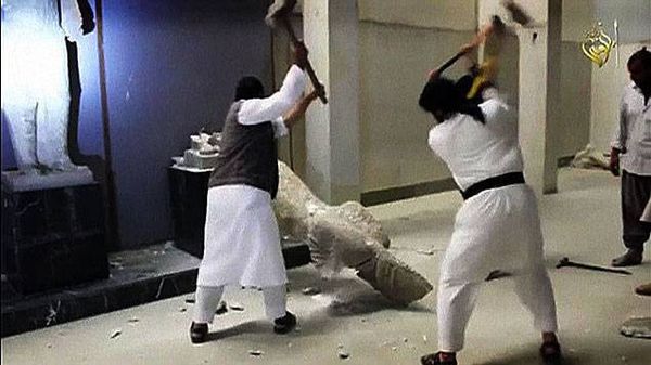 La destruction des statues assyriennes