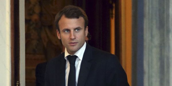 Le passage en force de la loi Macron, un atterrissage brutal après la trêve post attentats