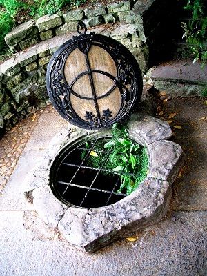 The Chalice well - Le puits du Graal, à Glastonbury, Angleterre, photo François-Marie Périer, 2010