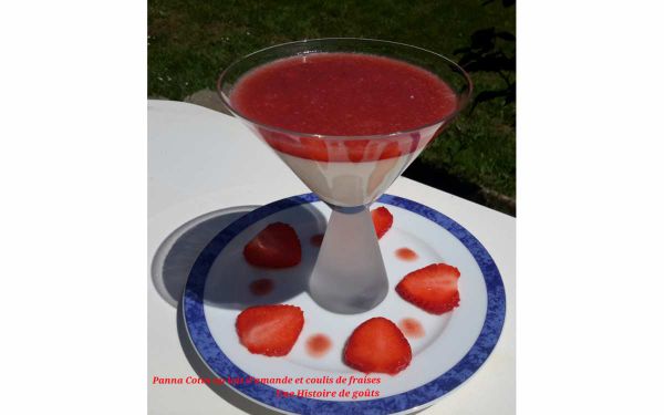 Panna cotta au lait d'amande et coulis de fraises