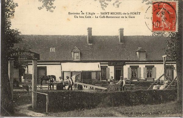 Cartes postales... au restaurant, mais cette fois à St Michel de la Forêt.