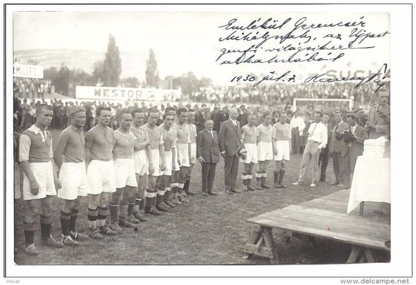 Cartolina ricordo della premiazione dell'Ujpest Dozsa, che vinse il torneo del 1930