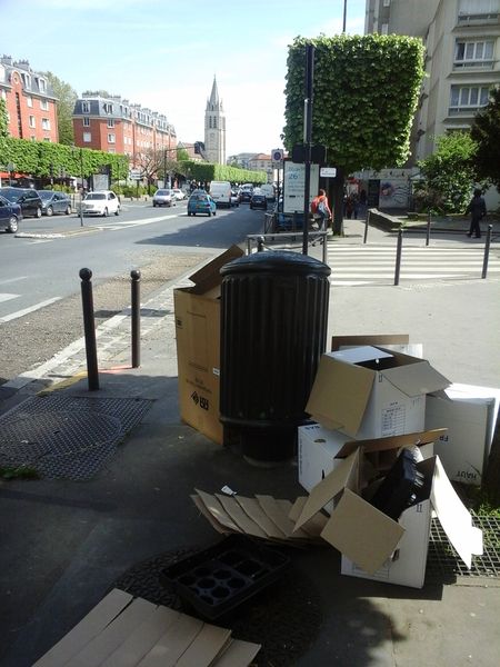Dieu dort probablement dans un carton dans une rue aujourd'hui, personne ne lui prête attention d'ailleurs.