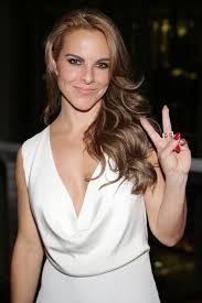 IMAGEN MOSTRANDO A KATE DEL CASTILLO,ENTRE OTRAS COSAS MAS