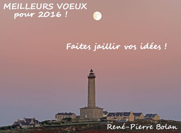 Lever de lune au-dessus du phare de l'île de Batz.
