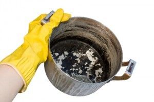 le top des astuces pour récupérer le fond brûlé d'une casserole
