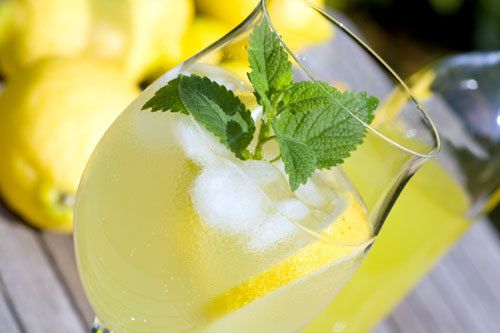 Eau citronnée : voici ce qui arrive quand vous en buvez le matin