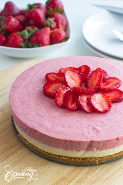 Gâteau au chocolat blanc et mousse au fraise