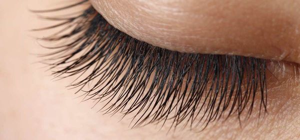 8 Remèdes naturels pour des cils de belle longueur