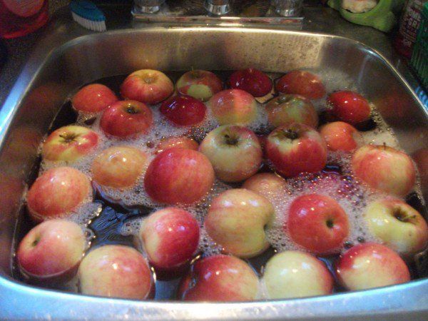 Petite astuce pour éliminer les pesticides de vos fruits et légumes