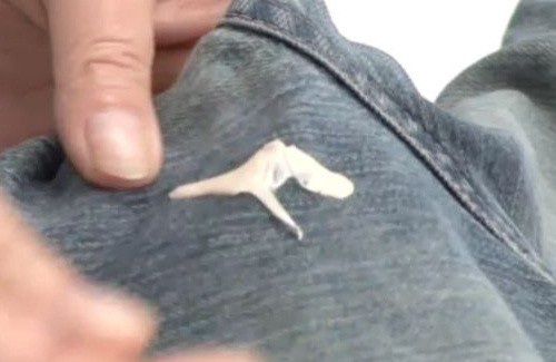 Astuce pour bien enlever du chewing gum sur un vêtement ?