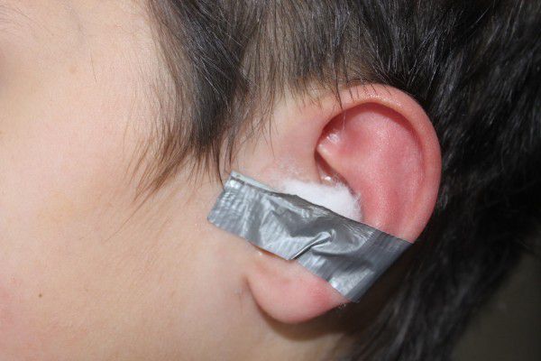 Souffrant de l'infection d'oreille? Cure à la maison naturellement en une journée!