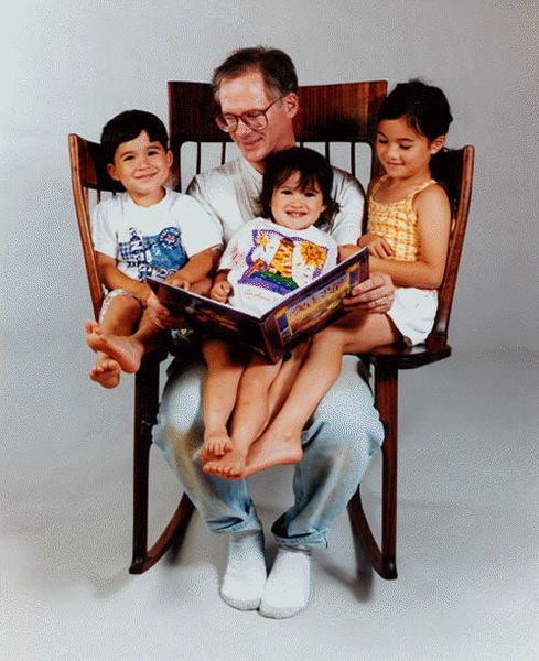 Papa Construit une chaise à 3 places Donc, il pouvait lire à ses 3 enfants