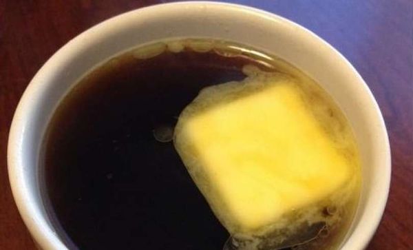 Ceci est la raison pour laquelle tout le monde met du beurre dans le café