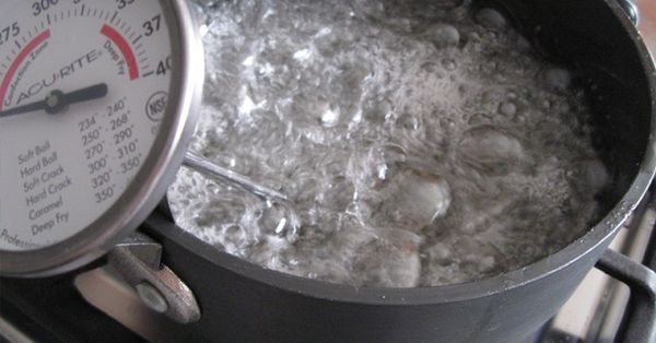 Voila Pourquoi vous ne devriez jamais rebouillir eau Encore une fois