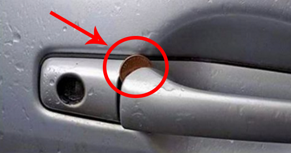 Si vous voyez une piéce placée dans votre poignée de porte de voiture, vous pourriez être en danger!