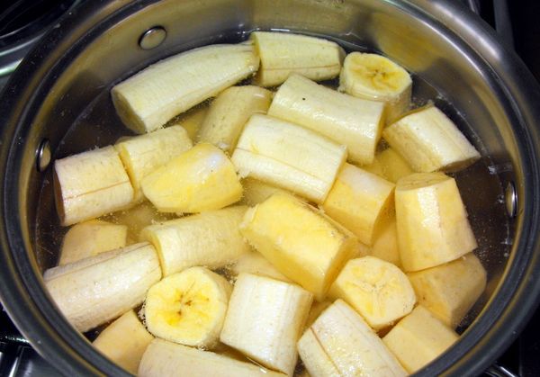 Faire bouillir les bananes avant d'allez au lit, boire le liquide et vous ne croiez pas Que devient-il de votre sommeil