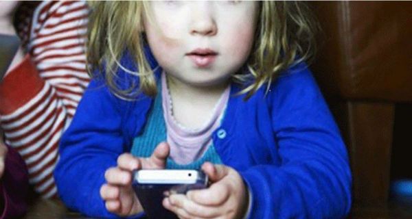 11 raisons pour lesquelles les dispositifs portables devraient être interdits pour les enfants de moins de 12