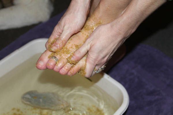 Un remède qui fait des merveilles : guérit les varices, les cors et les talons craquelés en seulement 10 jours !