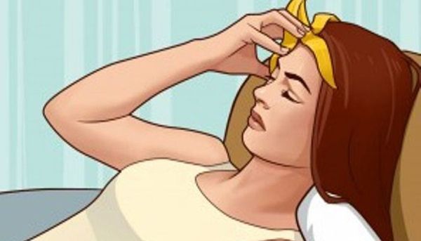 ELLE A COUCHÉ AVEC UNE PEAU DE BANANE SUR LE FRONT, À DROITE? LE JE VAIS ESSAYER CE SOIR!