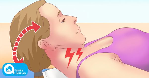 Les 10 secondes serviette astuce que vous devez savoir pour soulager rapidement les douleurs au cou