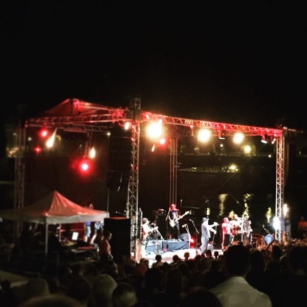 LA CUMBIA CHILOMBIANA ENFLAMME TEMPOS RIVES