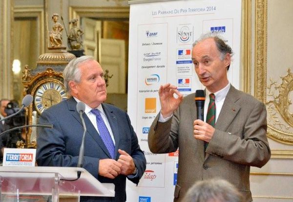 Jean-Luc de Boissieu, Président de Smacl Assurances, aux côtés d'Alain Gournac, Président de l'Observatoire national de l'innovation publique.