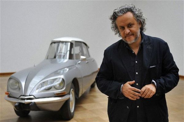 Gabriel Orozco (portrait de l'artiste avec " DS ", 1993)