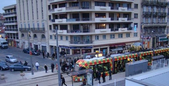 Quand le tram chasse l'auto, il chasse aussi très souvent le trafic de clientèle.