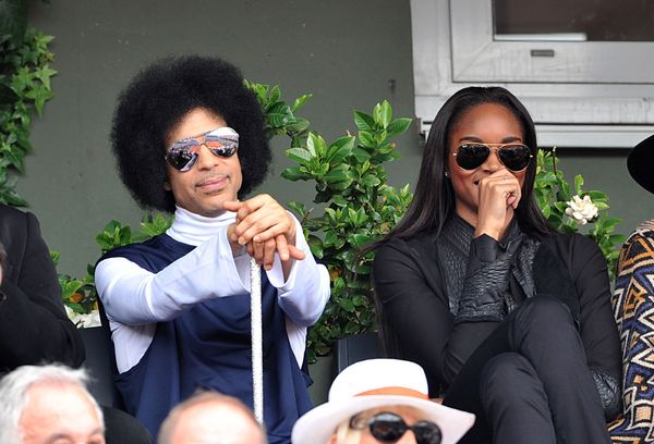 Le chanteur et sa fiancée Damaris Lewis à Roland Garros en juin 2014 – best image