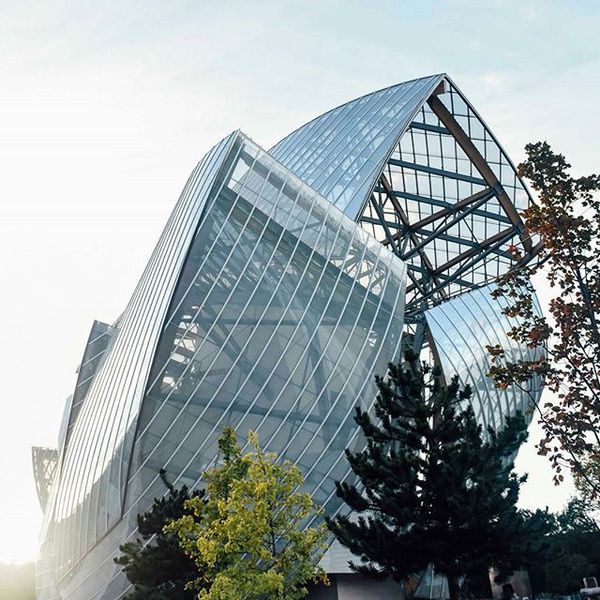 Fondation Louis Vuitton de fashion week pour le défilé printemps-été 2016