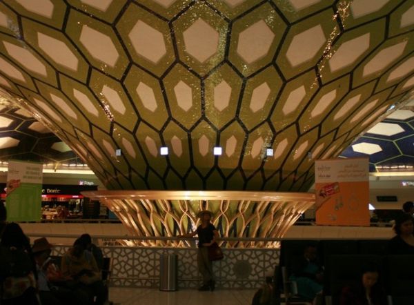 Séance photos pour Aurélie, à l'aéroprt d'Abu Dhabi