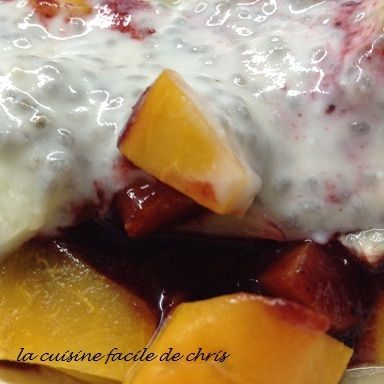 chia pudding pêche, abricot et cerises