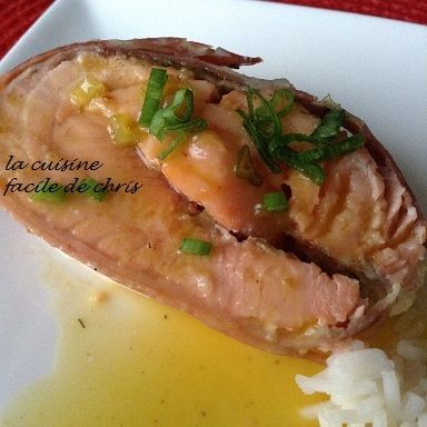 Rôti de saumon au jambon cru, sauce à l'orange