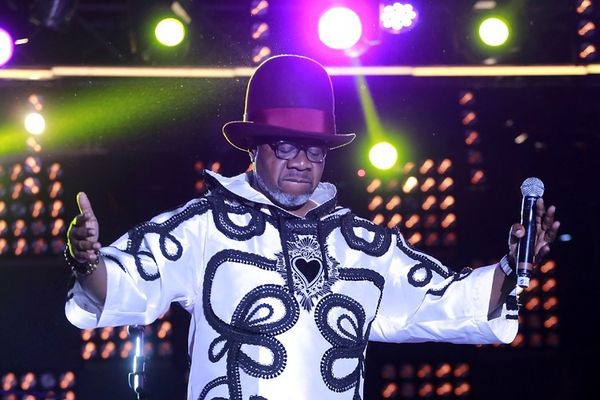 Papa Wemba Le chanteur congolais Papa Wemba, quelques minutes avant de s’effondrer sur scène lors d’un concert au festival Femua à Abidjan (Côte d’Ivoire), dimanche 24 avril 2016 /AFP