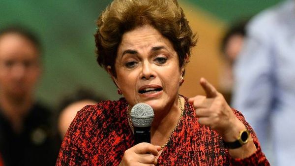Brésil: Dilma Rousseff dénonce un "coup d'Etat" à son procès en destitution