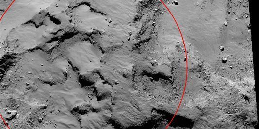 La zone d’atterrissage de Philae sur la comète Tchouri. AFP/Handout En savoir plus sur http://www.lemonde.fr/sciences/article/2014/11/13/philae-peut-transmettre-des-informations-tant-qu-il-dispose-de-puissance_4523384_1650684.html#qgQW0kTxLyBif6d2.99