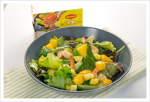 Salade de jeunes pousses, crevettes, courgettes et mangues