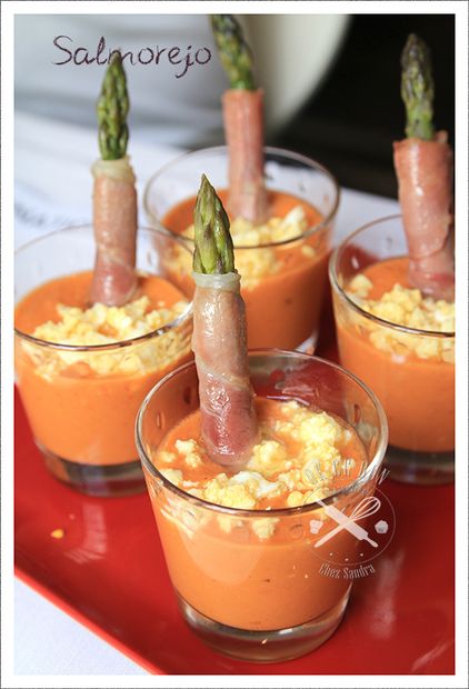 Salmorejo ou soupe froide andalouse de tomates