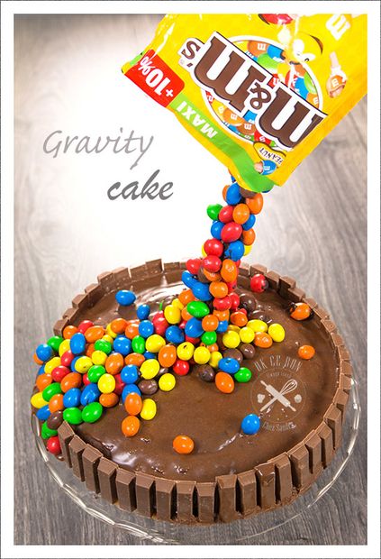 Gravity cake aux M&M's