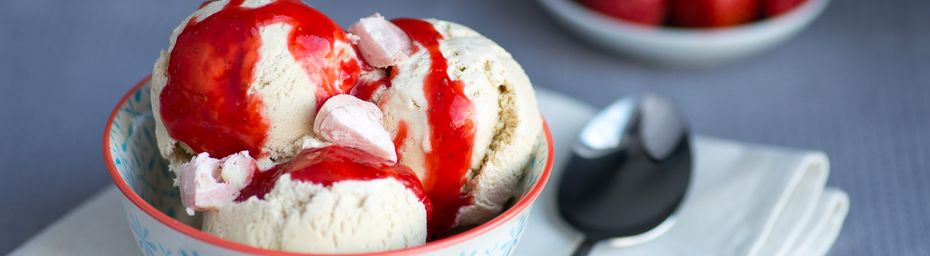 White Chocolate Ice-Cream with Lindor Strawberry & Cream Truffles
