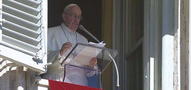 Le Pape François rappelle la joie du don lors de l'angélus