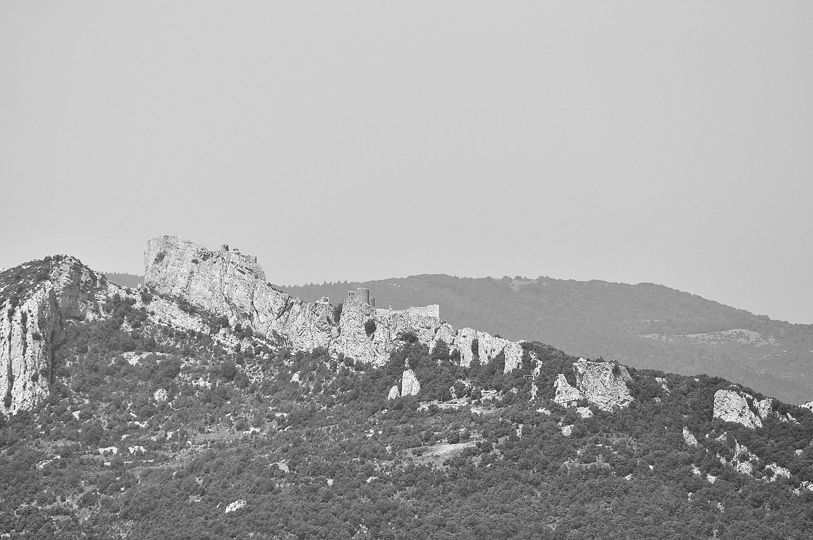 Et au loin, on aperçoit le château de Peyrepertuse (1/1000 - f/8 - 270mm - ISO400)