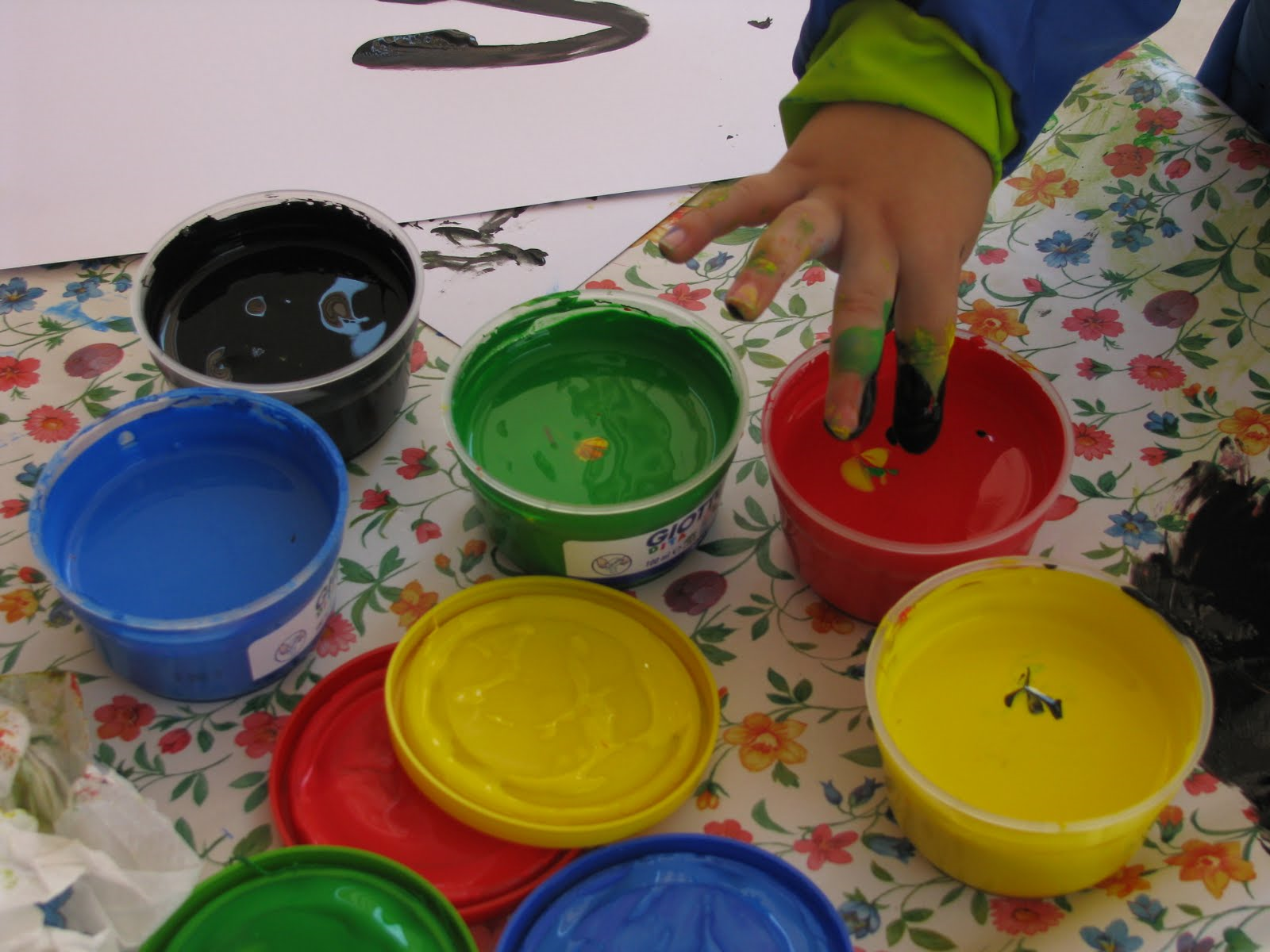 Come far dipinge i bambini: colori a dita, pennelli, spugnette - Oggi mamma  news