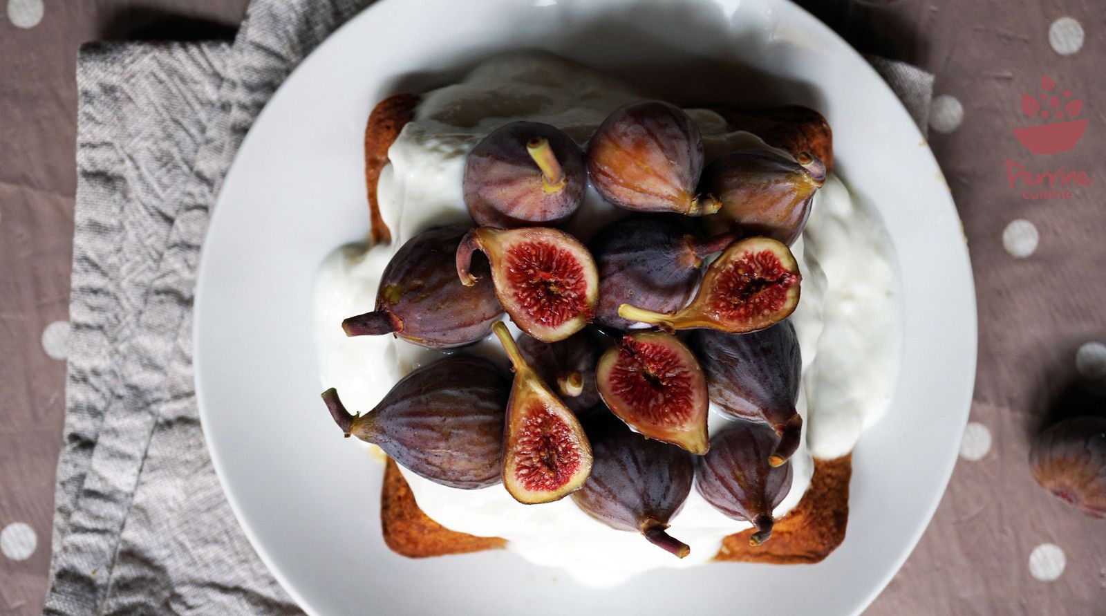 Gâteau spongieux à la violette et figues "petites grises" (ou sponge cake à ma façon) {sans beurre, sans huile, aux blancs d'œufs}
